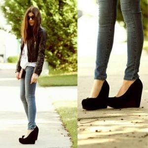 How To Wear Skinny Jeans With Wedges [Explained for Every Type]