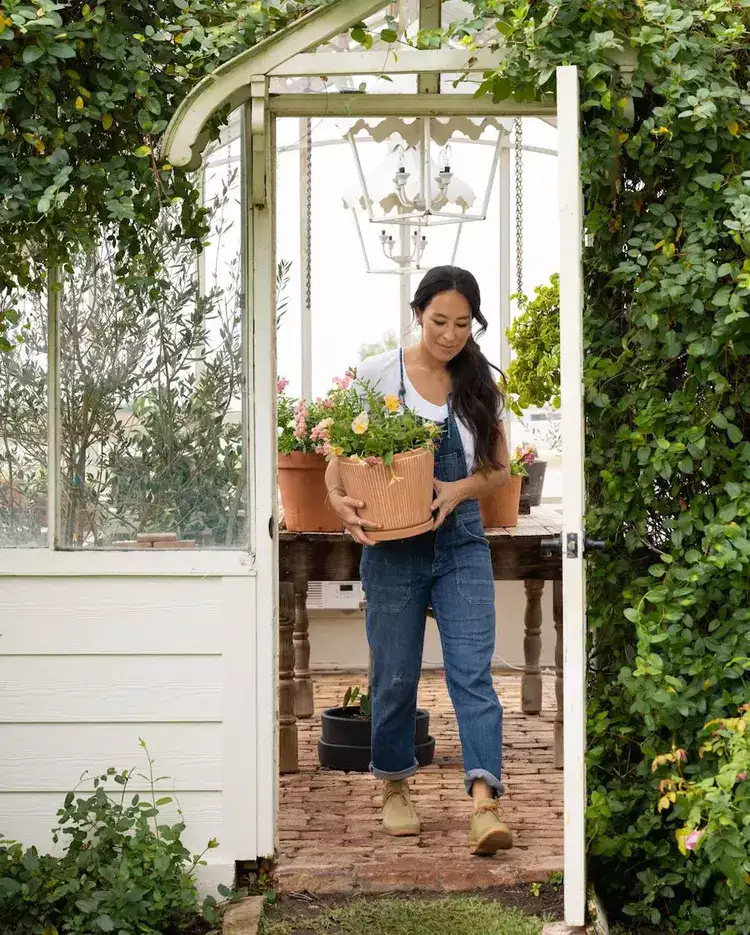 joanna-gaines-boatneck-t-shirt -jeans