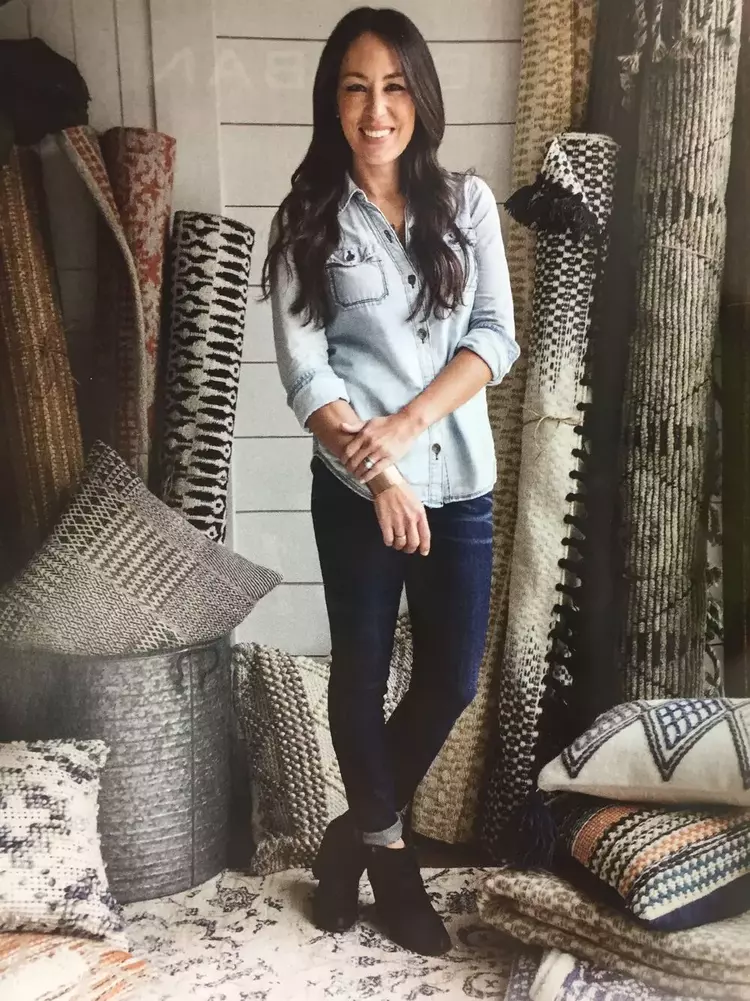 joanna-gaines-shirt-jeans